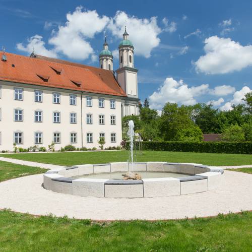Hotel Kloster Holzen Ansicht vom Garten.