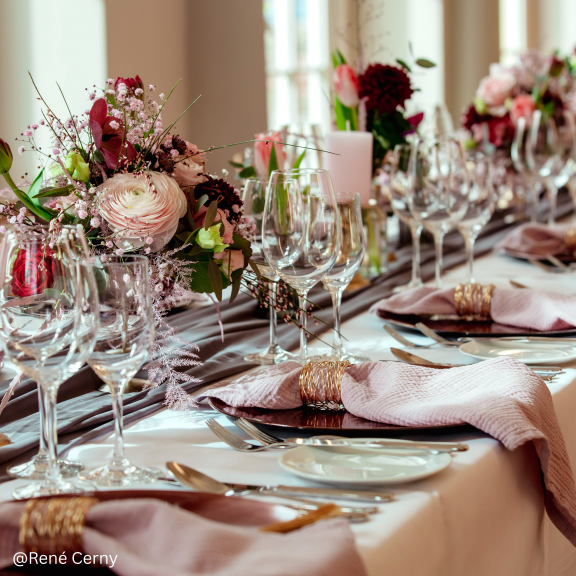 Gedeckter Hochzeitstisch