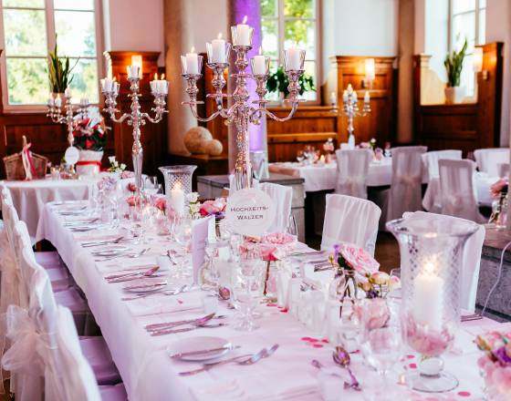 Gedeckter Hochzeitstisch