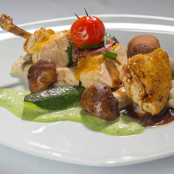 Hauptgericht mit Huhn im Hotel Kloster Holzen