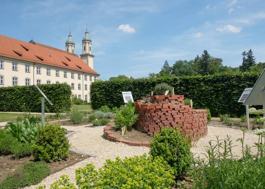 Bibliothek & Kräutergarten