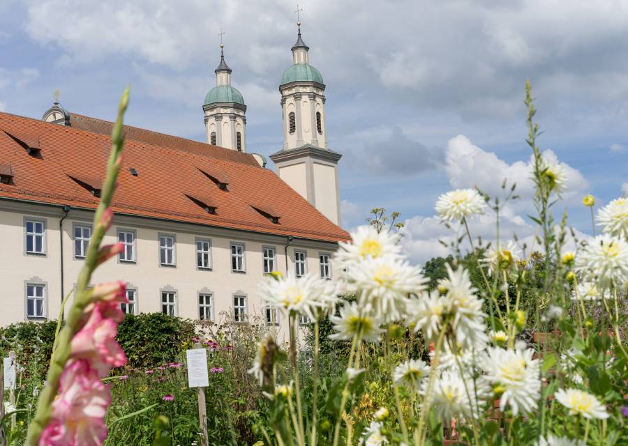 Außenansicht des Hotel Kloster Holzen