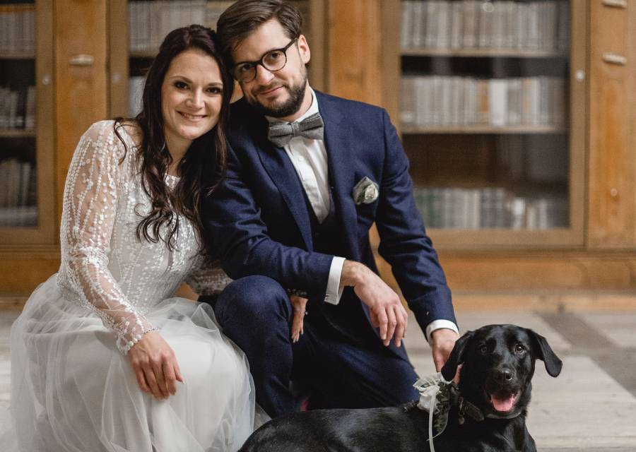 Brautpaar mit Hund