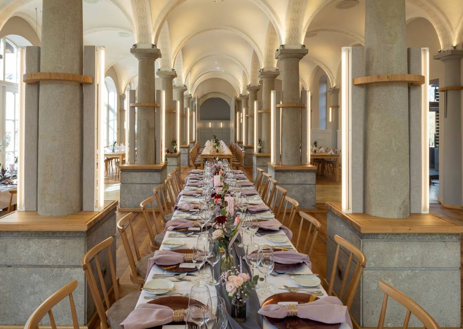 Imposante Räumlichkeiten für Hochzeiten & Events: Klostergasthof & Biergarten - Hotel Kloster Holzen